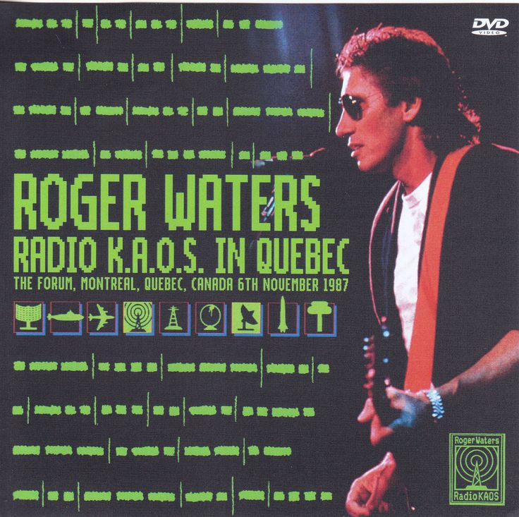 Roger Waters playing bass, live in Quebec.